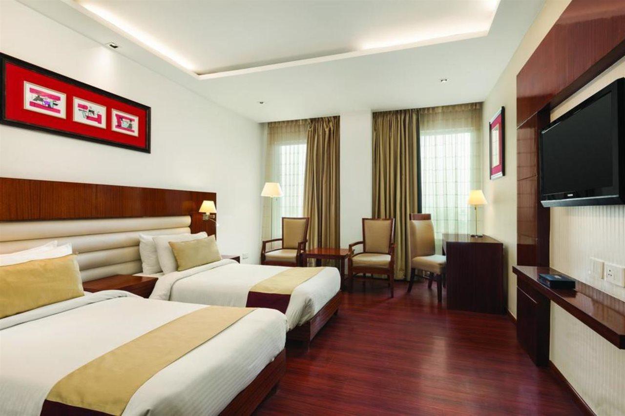 Days Hotel By Wyndham Panipat Экстерьер фото