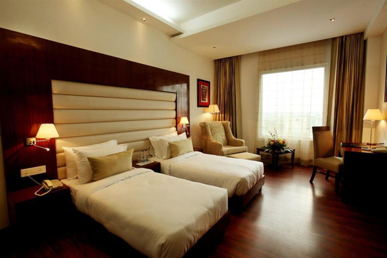 Days Hotel By Wyndham Panipat Экстерьер фото