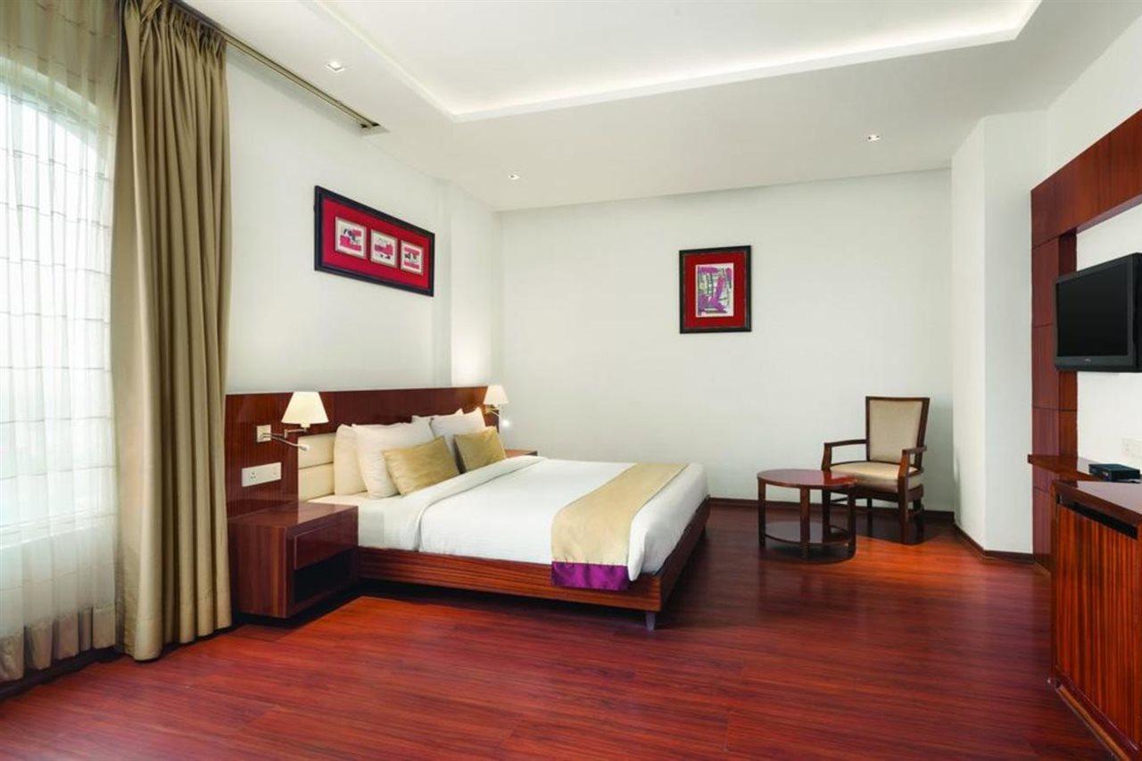 Days Hotel By Wyndham Panipat Экстерьер фото