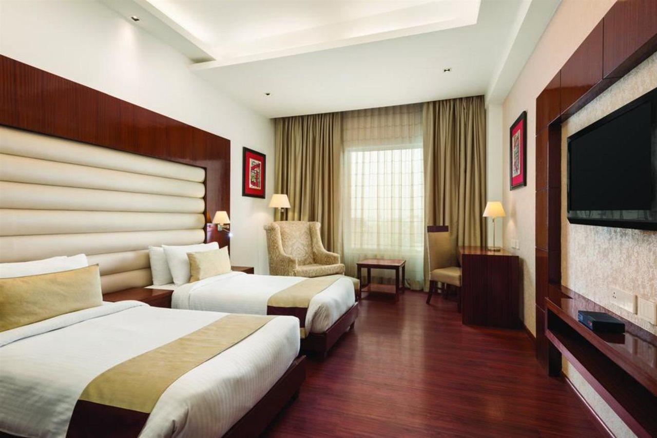Days Hotel By Wyndham Panipat Экстерьер фото